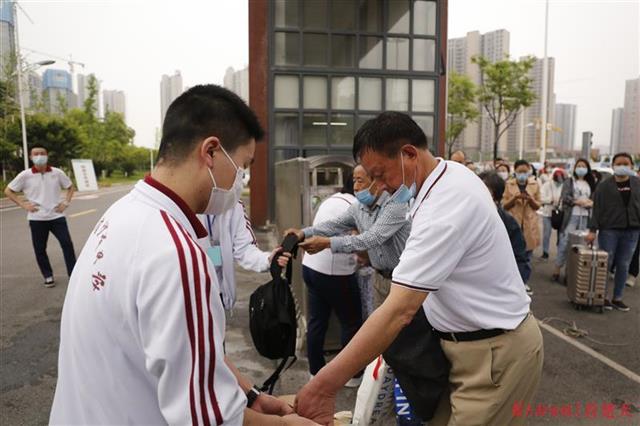 今日事件曝光:看到老师同学很亲切，荆州3.7万学子复学复课