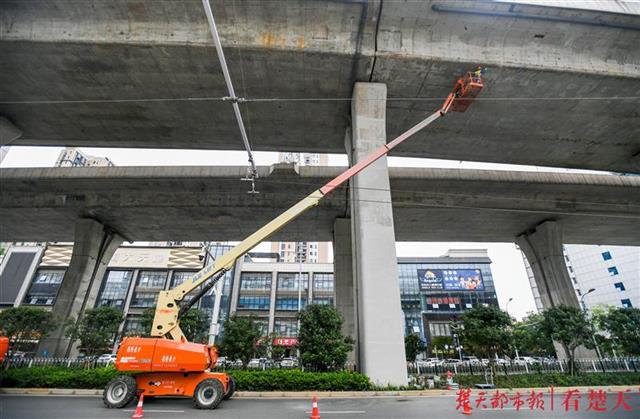 高架桥换装中