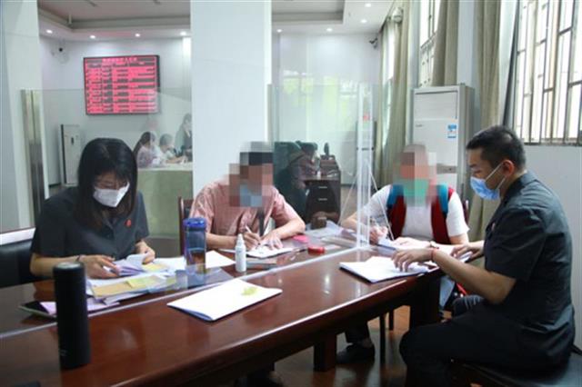 新闻事件调查：汉阳法院进行非法集资案款发还，144名受骗者拿回50余万
