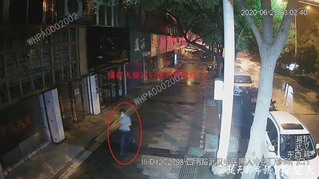 男子早上发现车内财物被盗报警，民警下午破案追回了4万余元损失