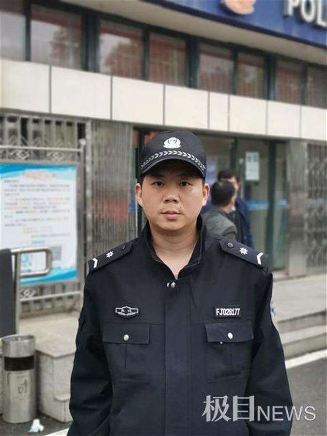 击退假警察保住了286万元巨款,真辅警流下高兴和自豪