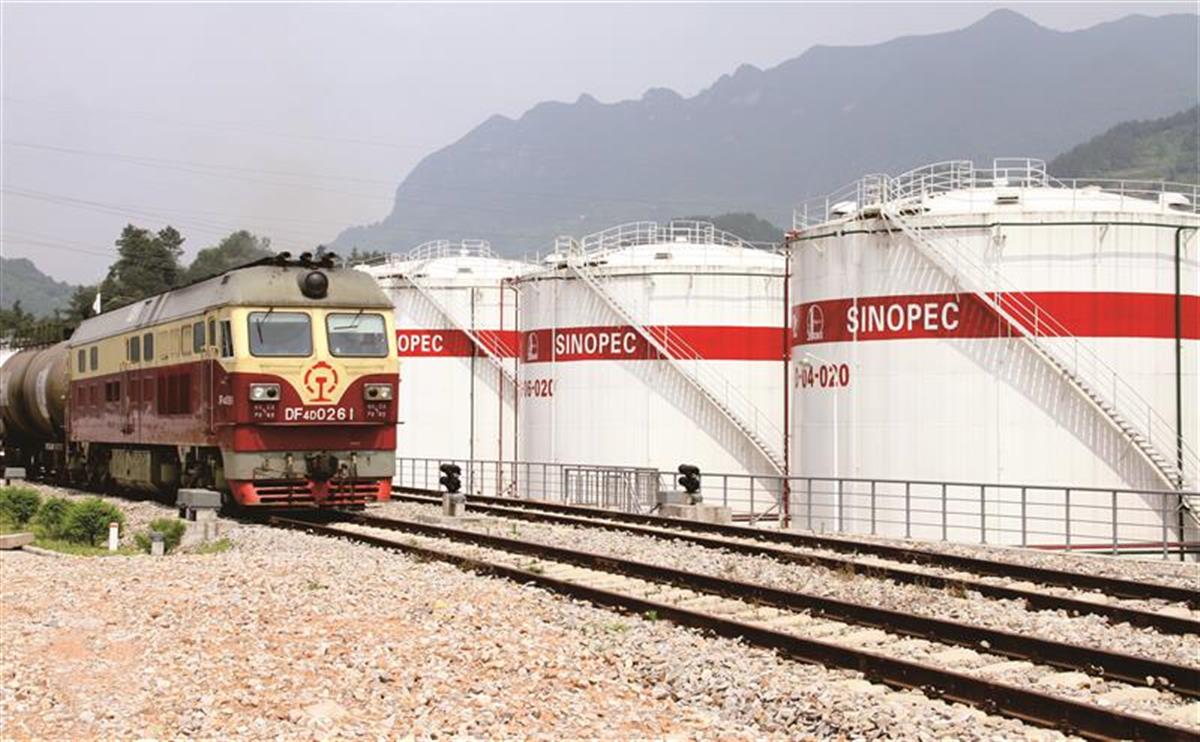 打破运油瓶颈,宜万铁路开通荆门至恩施成品油专列 | 极目新闻