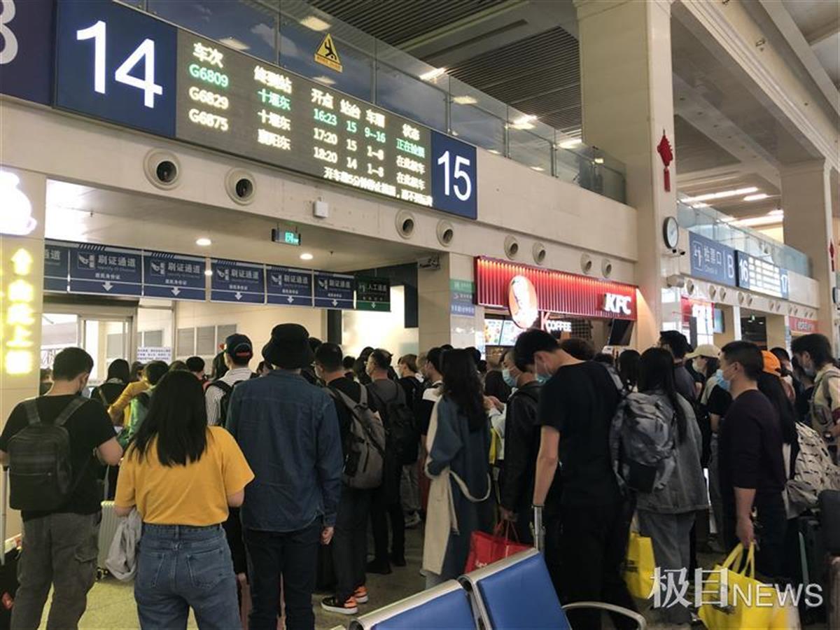 火车站里堪比春运!汉口站五一当天客流将创历史新高