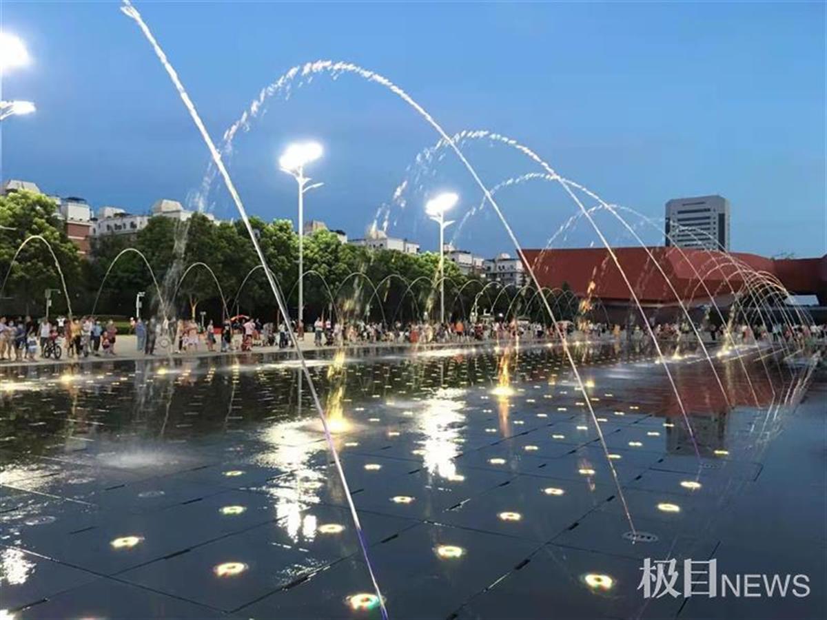首义广场大型音乐旱式喷泉五一开放迎宾